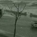 Questa volta ad essere danneggiato maggiormente fu il lungomare. In un filmato di quegli anni realizzato dalla Rai si osserva l�Adriatico in tempesta riversatosi sulla via litoranea